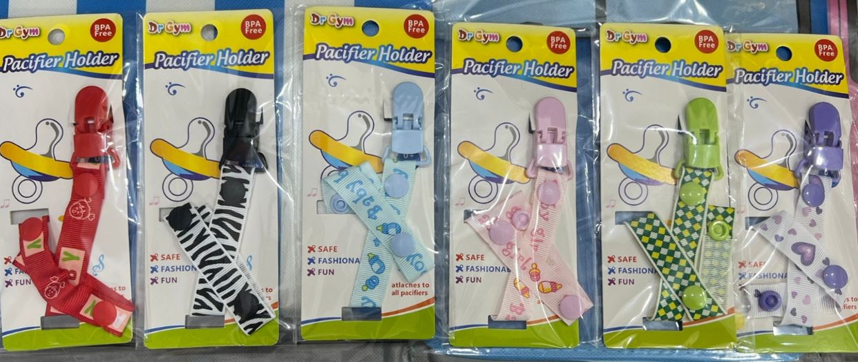 Baby soother holder Baby Pacifier Holder, Pacifier Clips for Boys and Girls Fits Most Pacifier Styles Baby Teething Toys